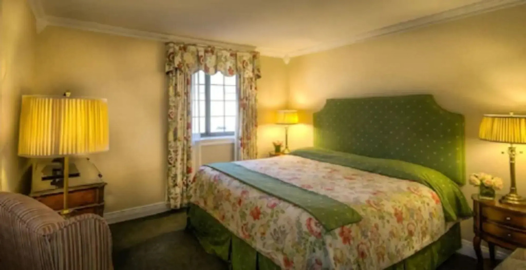 Red Coach Inn