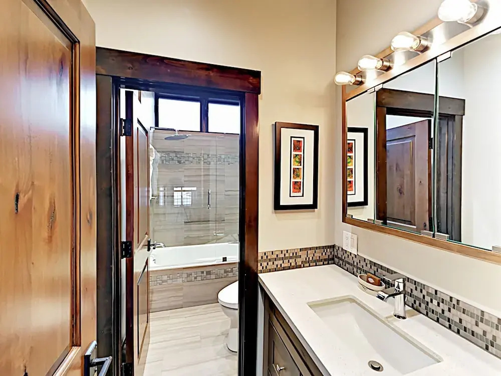 11090 Henness Road Home