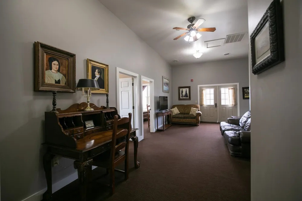 Nauvoo Temple House Hotel