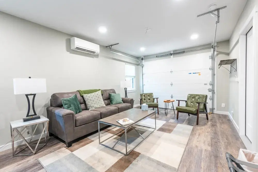 Zander Haus 3 Bedroom Home by RedAwning
