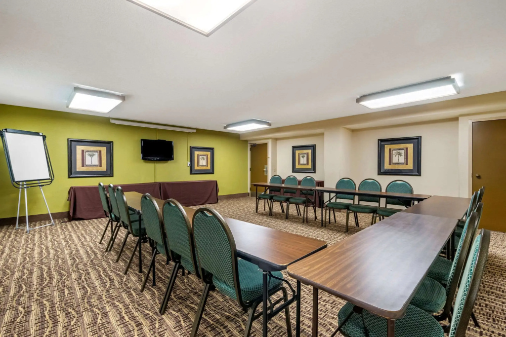 Comfort Inn & Suites St Pete - Clearwater International Airport