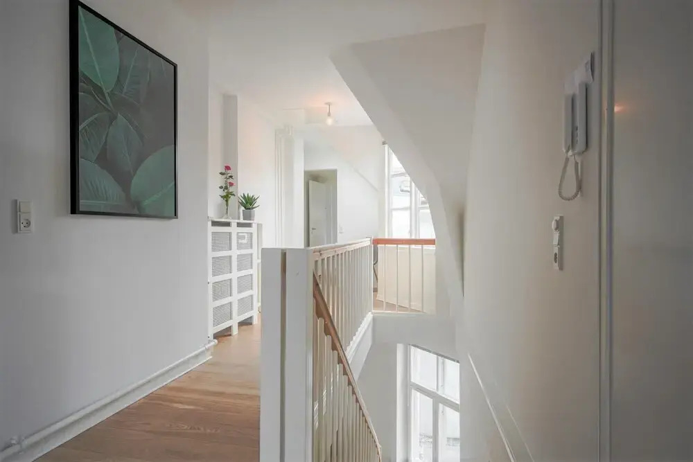 Sanders Merchant - Dreamy 3-bdr Apt w Terrace
