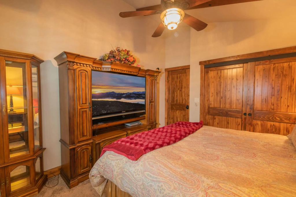 Silver Pine Lodge