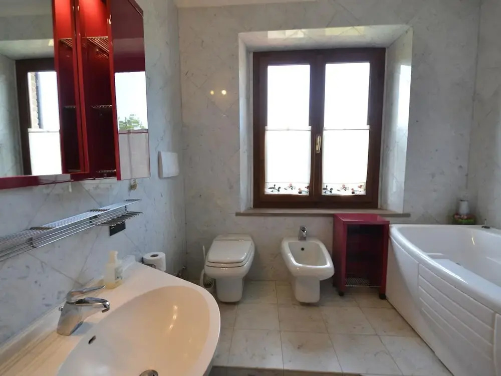 Charming Villa in Suvereto with Hot Tub
