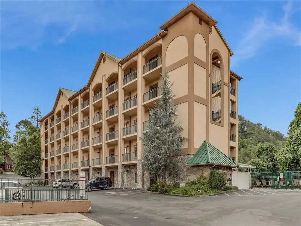 Downtown Delight, 2 Bedrooms, Pool, Hot Tub, Sleeps 6