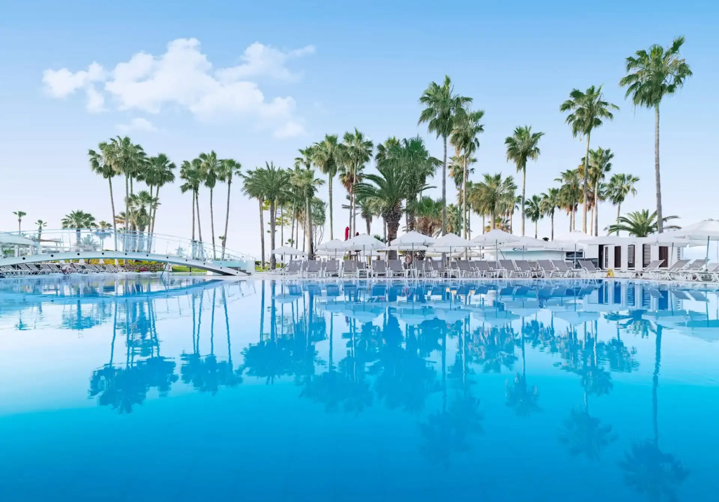 Leonardo Plaza Cypria Maris Beach Hotel & Spa