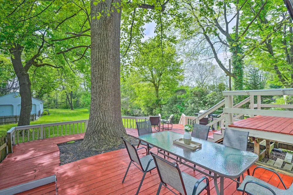 Elegant Charles Town Home: Grill, Walk Dtwn!