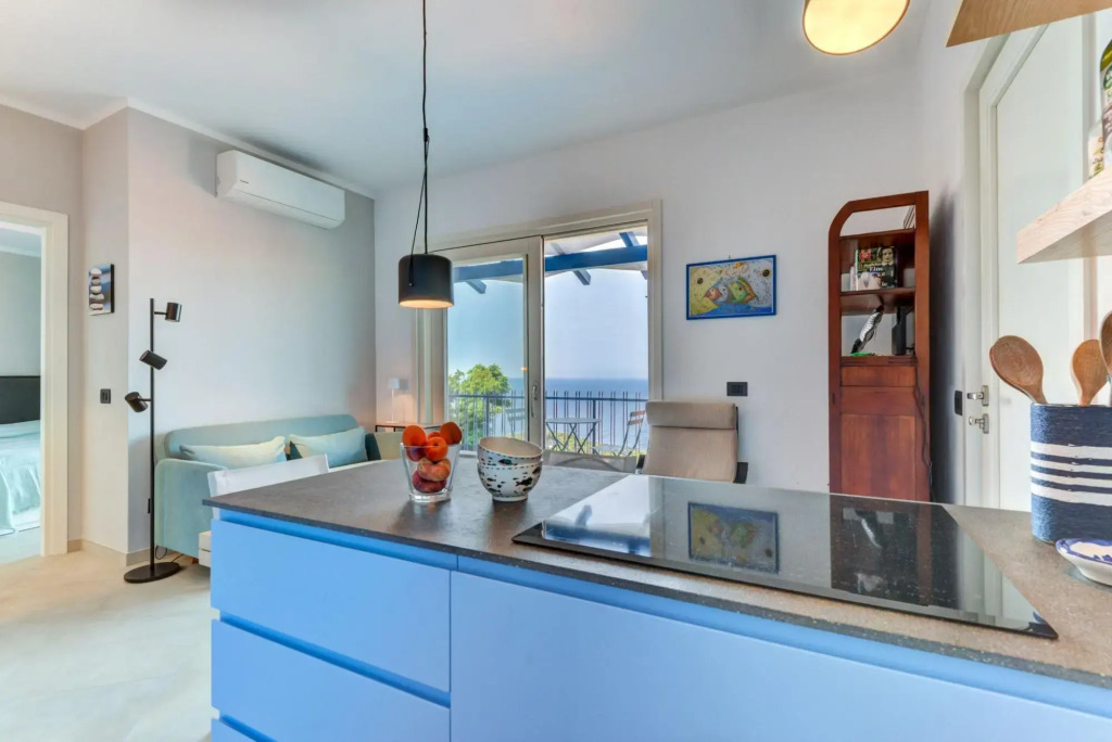 In an oasis of tranquillity, with breathtaking views, a stone's throw from the wonderful historic ce-Galatea