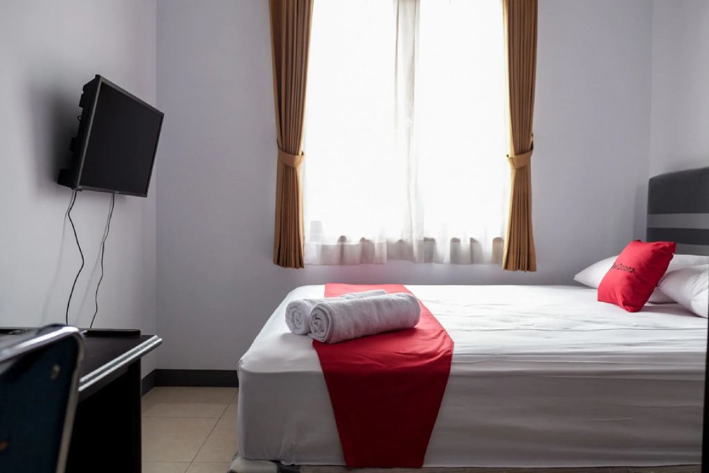 RedDoorz near Supermall Karawaci 2