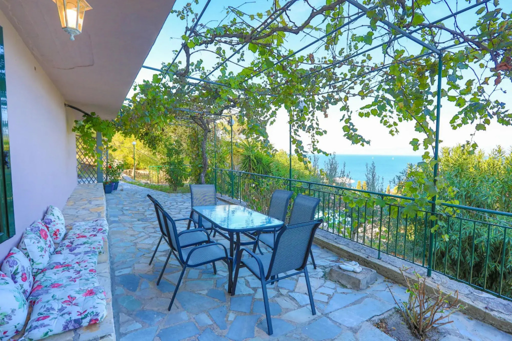 Antigoni Villa Tria in Longos
