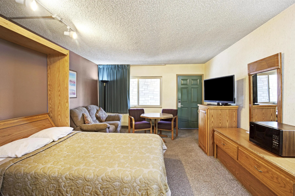 Super 8 Long Beach
