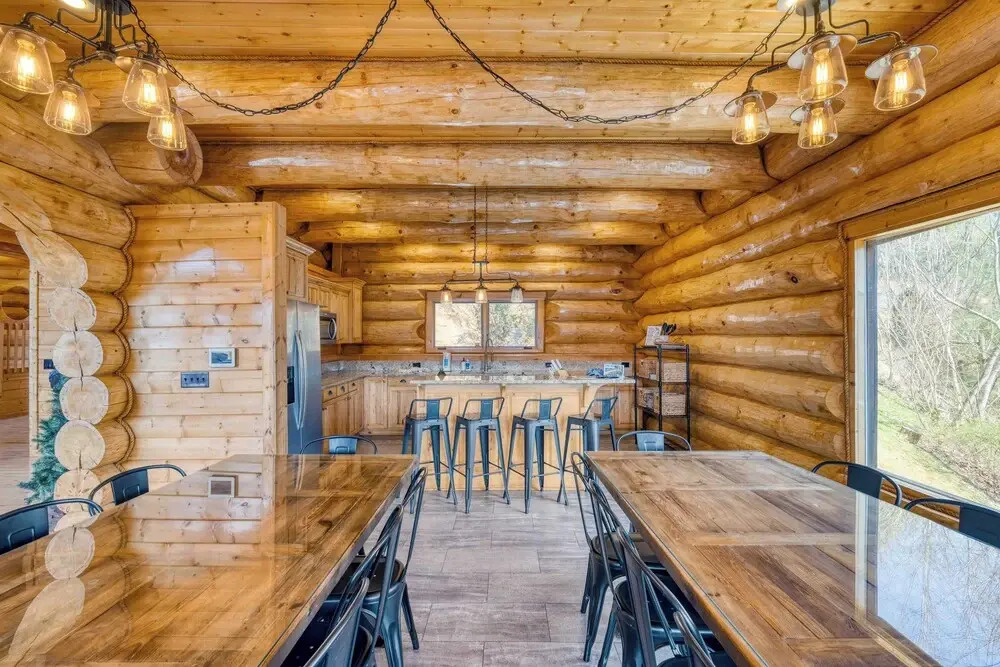 Sleeps 21 Luxury Cabin w/ Panoramic View, Hot Tub, Game Room Pinnacle Chalet