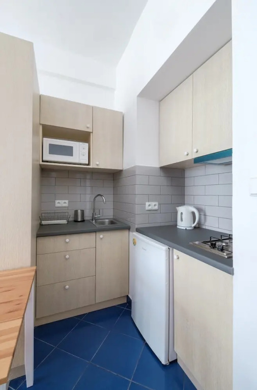 Friends Avenue Apartment