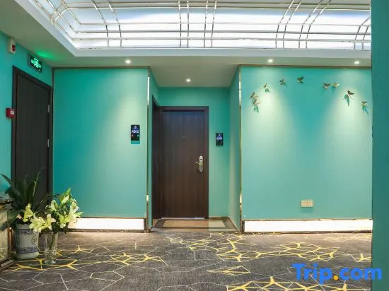 Yueguang Holiday Hotel