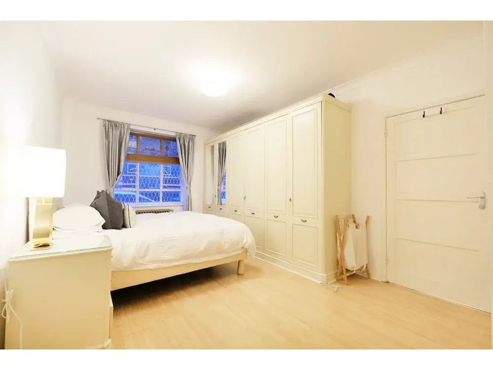 Bright and Spacious Flat in London - Sleeps 4