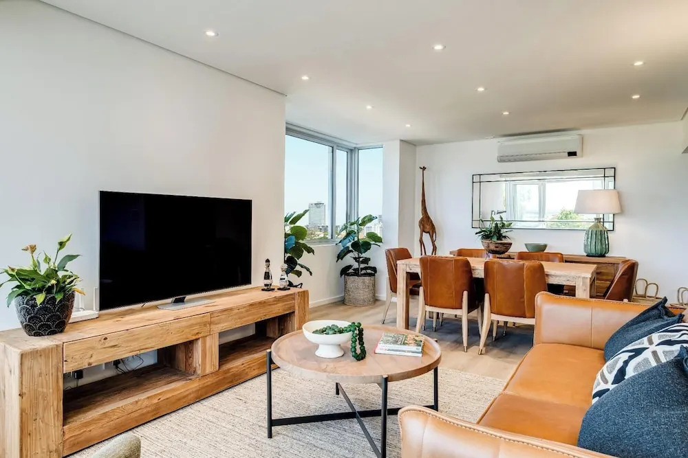 2bed Mouille Point Apartment w Amazing Cape Views