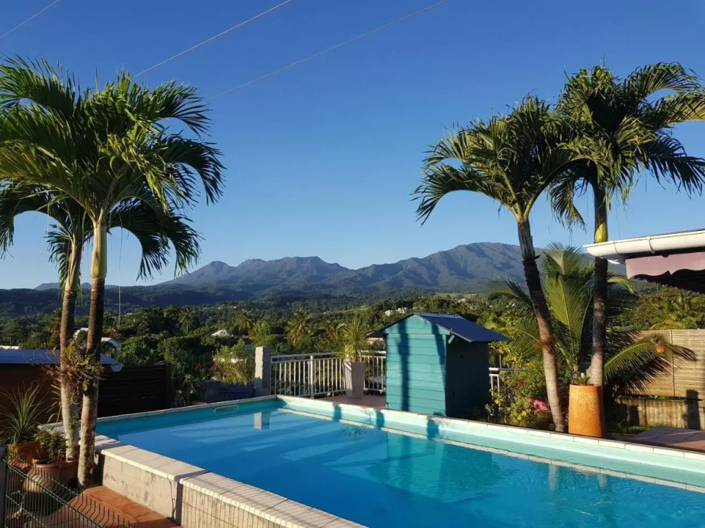 Maison 80 m2 super vue montagne piscine 2 chambres