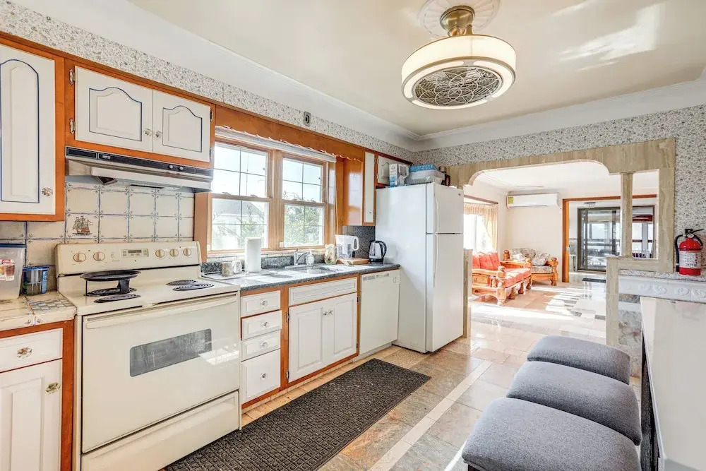 Beachfront Home ~ 7 Mi to Cape May!