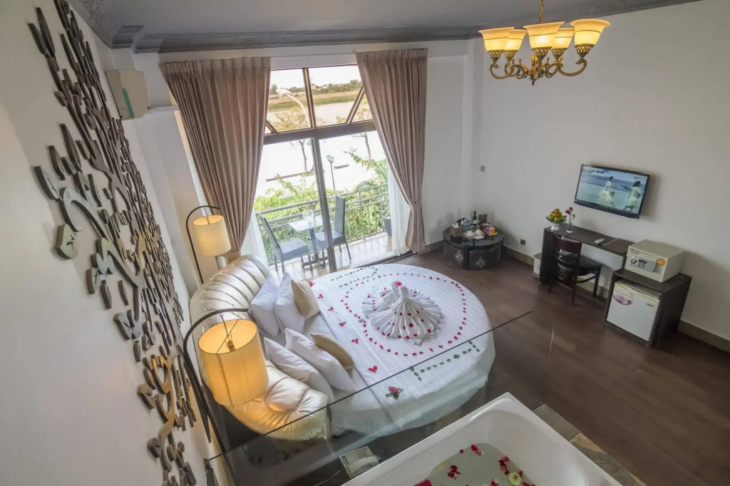 Adore Hotel