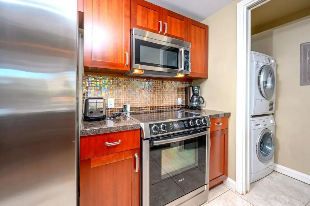 K B M Resorts- Hkh-238 Large 1bdrm, Upgraded, Private Balcony, Easy Pool and Beach Access!