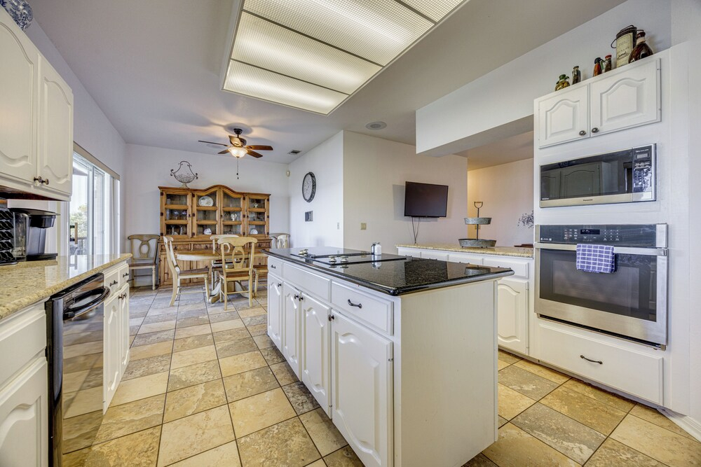 Amazing Waterfront Views & Sauna: Canyon Lake Home