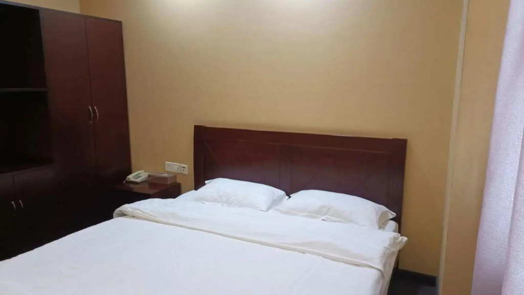 Huading Business Hotel