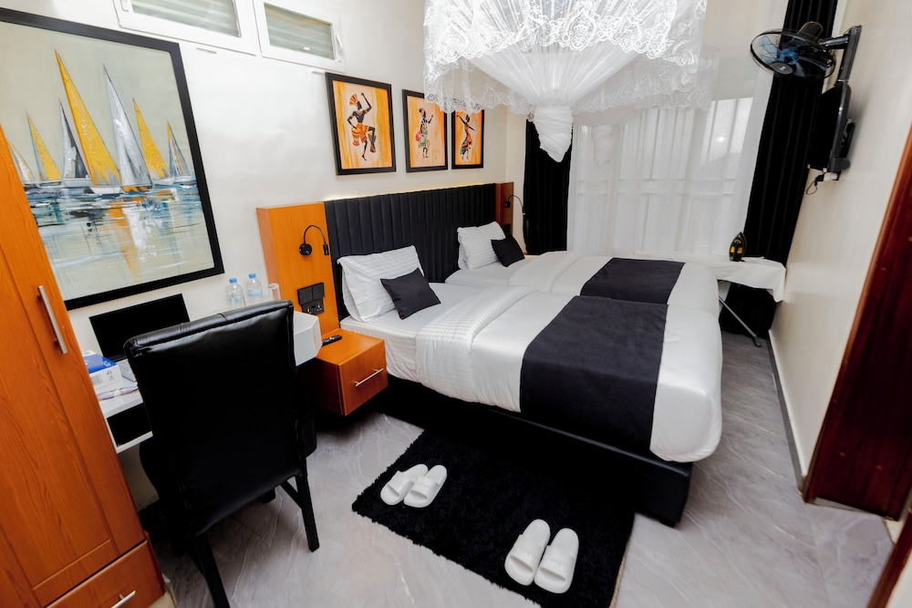 One Click Cozy Suites