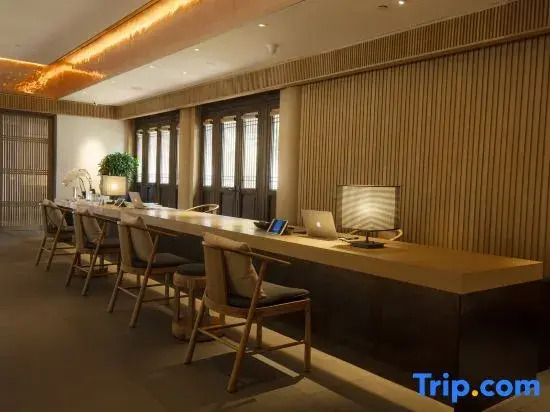 Yebo Qinhuai Water Street Hotel (Nanjing Confucius Temple)