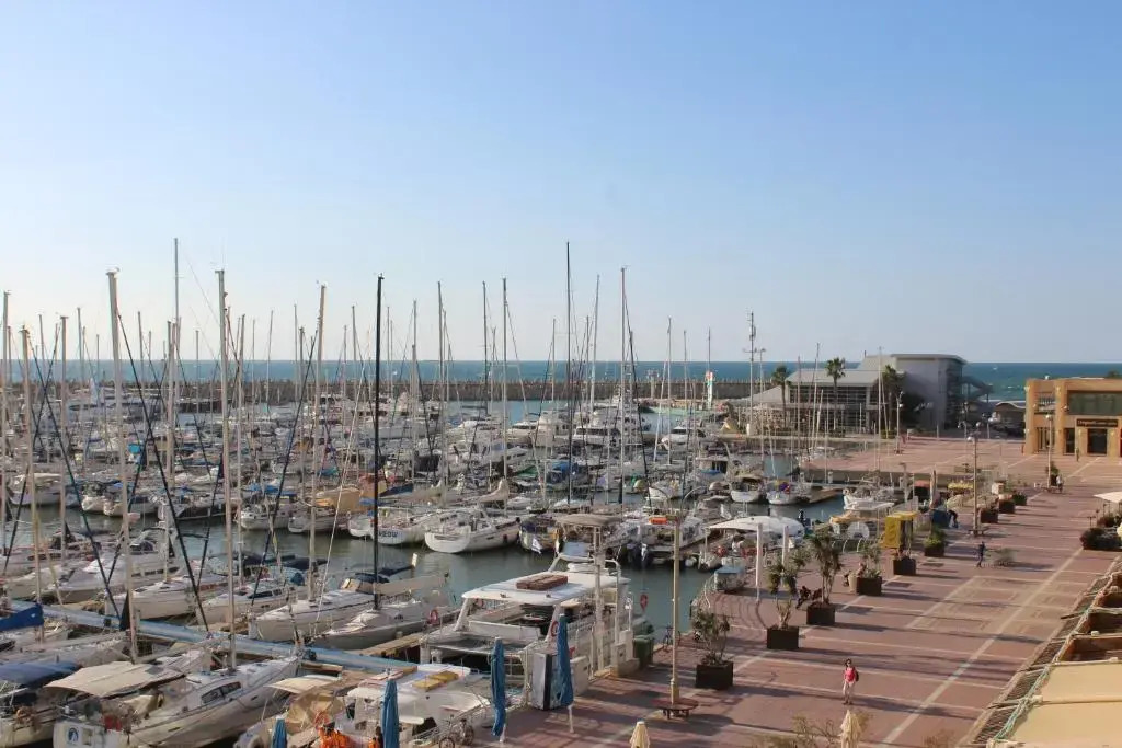 First Class Marina Herzlia