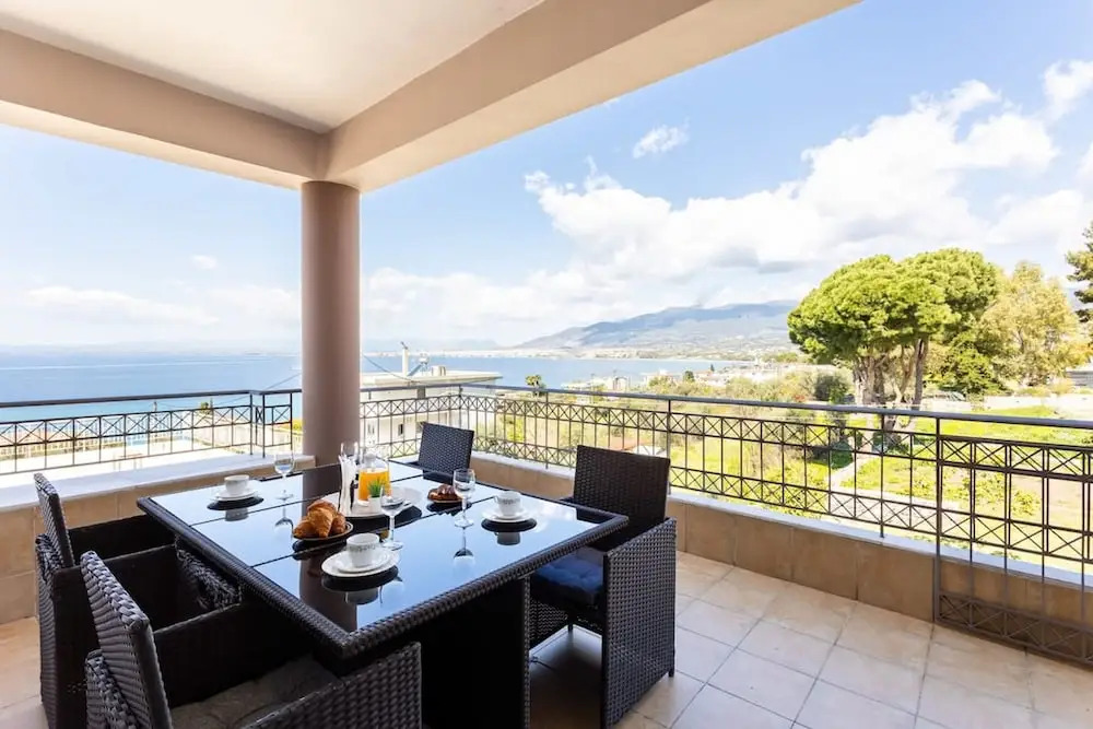 Verga Beachside Getaway With Panoramic Seaviews