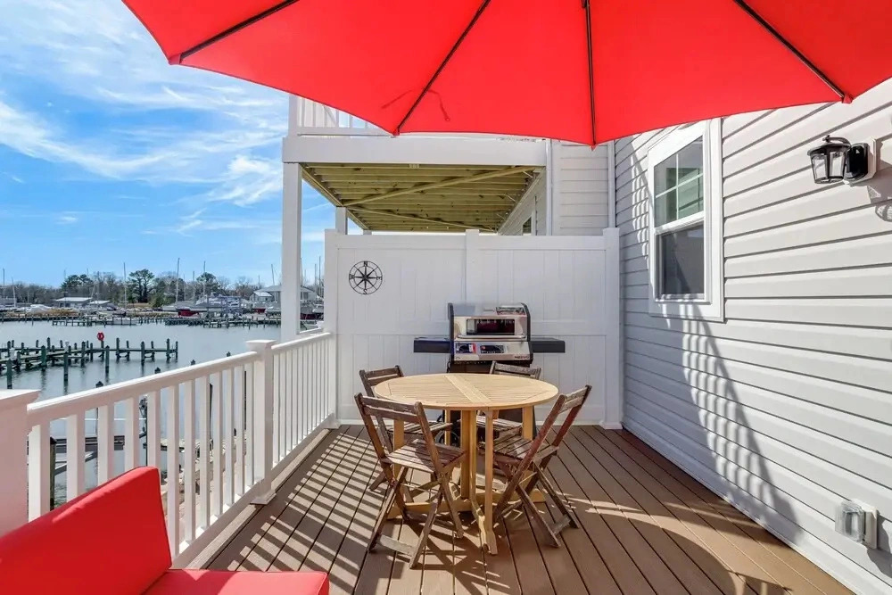 Walk to Dtwn: Waterfront Eastern Shore Townhome