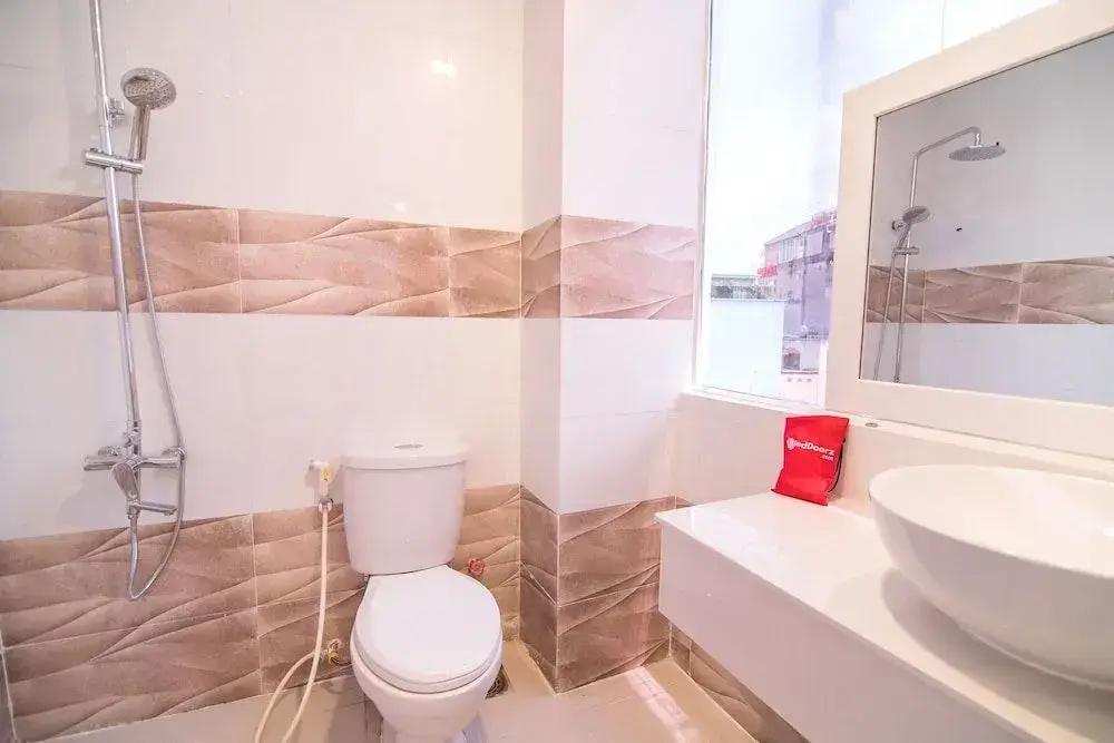 RedDoorz Plus near Tan Dinh Market 2