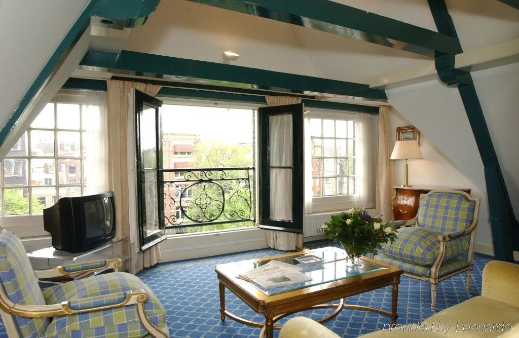 Ambassade Hotel