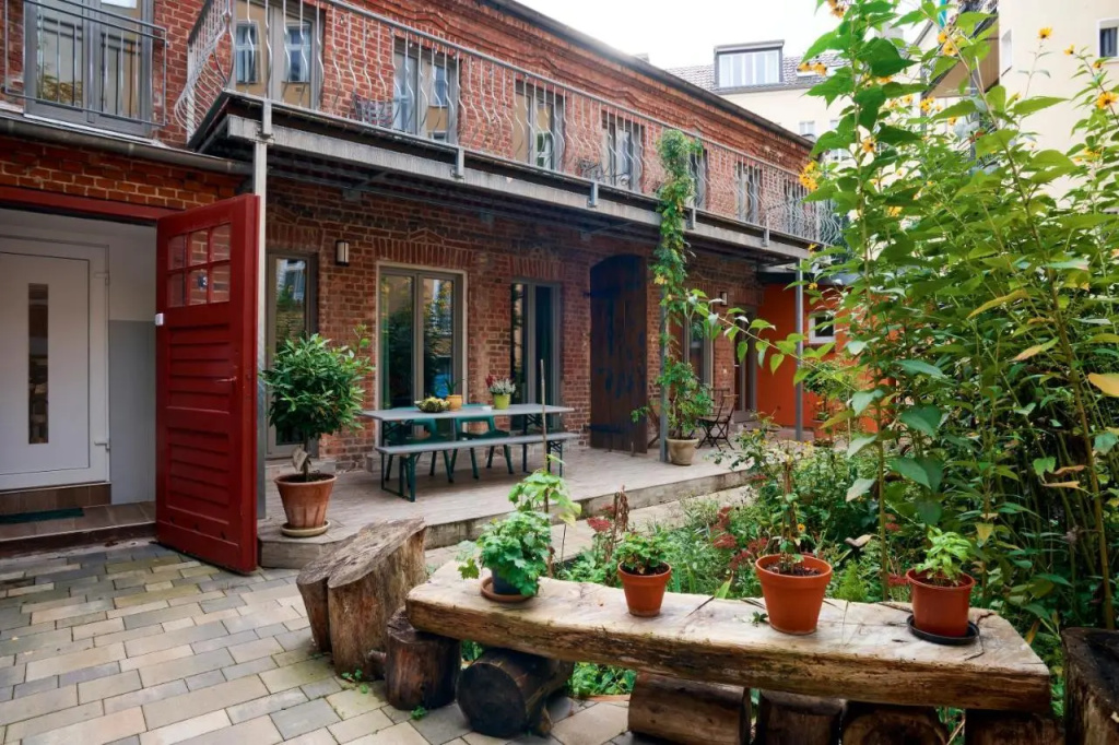 Beautiful And Cozy Remise for Up To 6 Guests