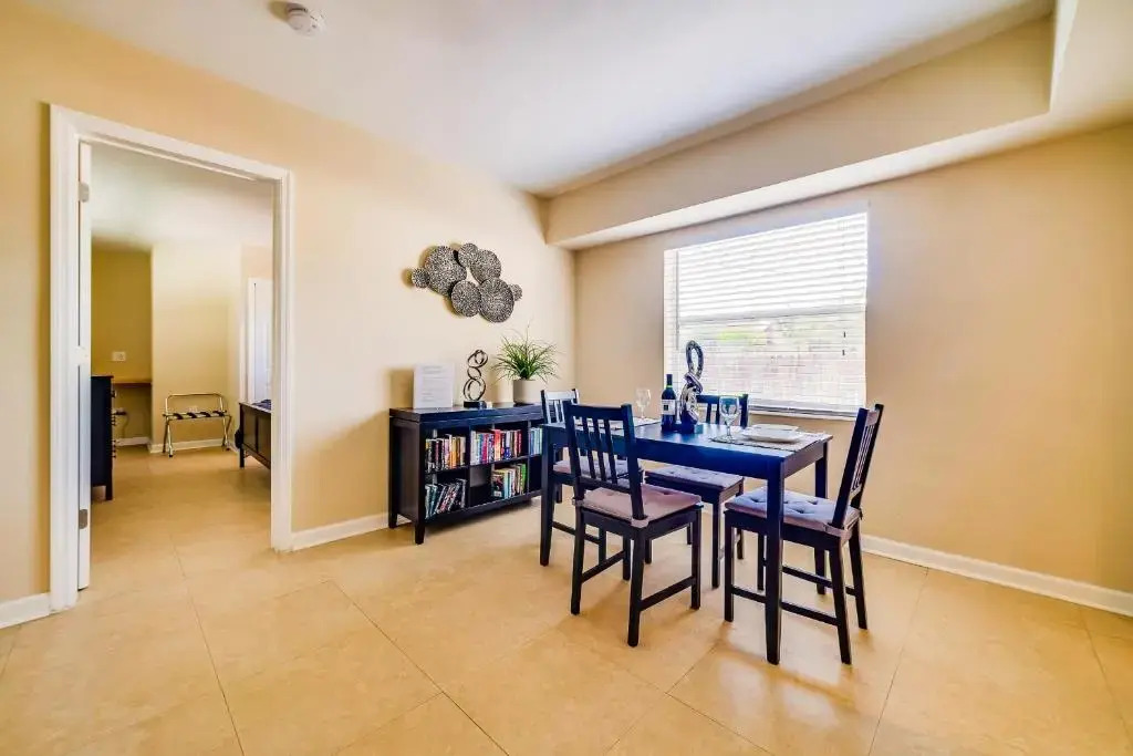 Hainsley Apartments at 1115