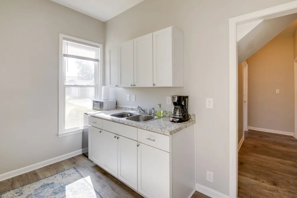 Indianapolis Home w/ Porch - Close to Mile Square!