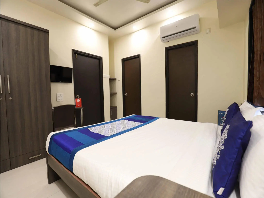 OYO 10680 Hotel Royal Inn
