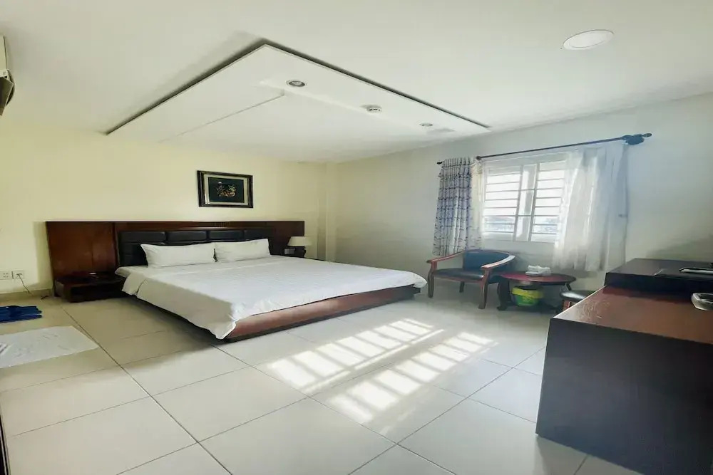 Binh Hung Hotel