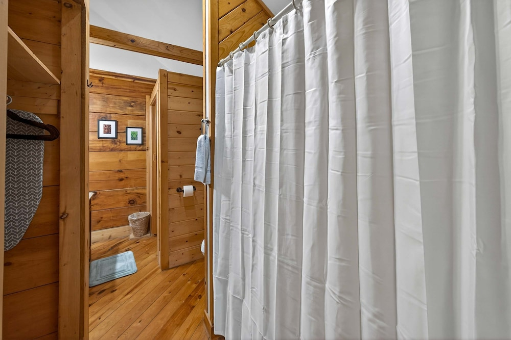 Hot Tub Location Cozy Studio Log Cabin Fireplace