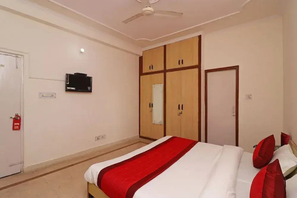 OYO 11452 Golden Castle Lodge