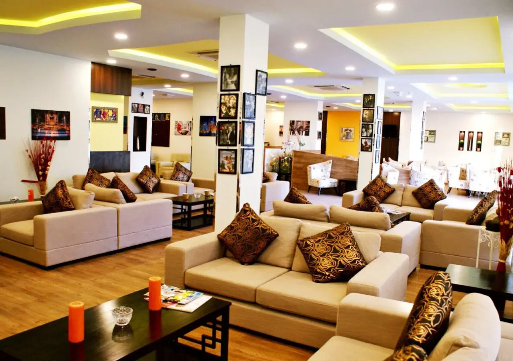Weekend Hotel