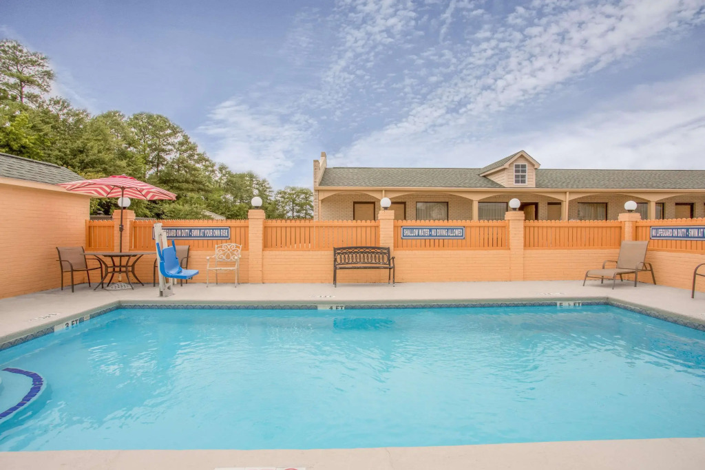 Super 8 by Wyndham Sumter