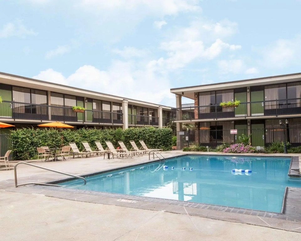 Clarion Inn & Suites Conference Center