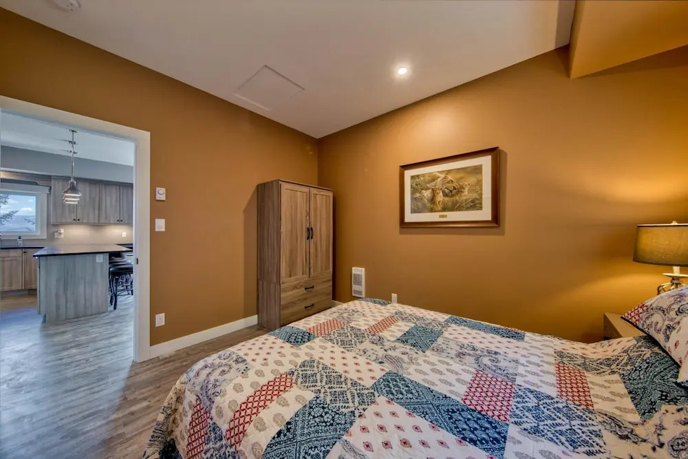 Semi-lakefront Luxury Blind Bay - Spring Specials! 2 Bedroom Cottage by RedAwning