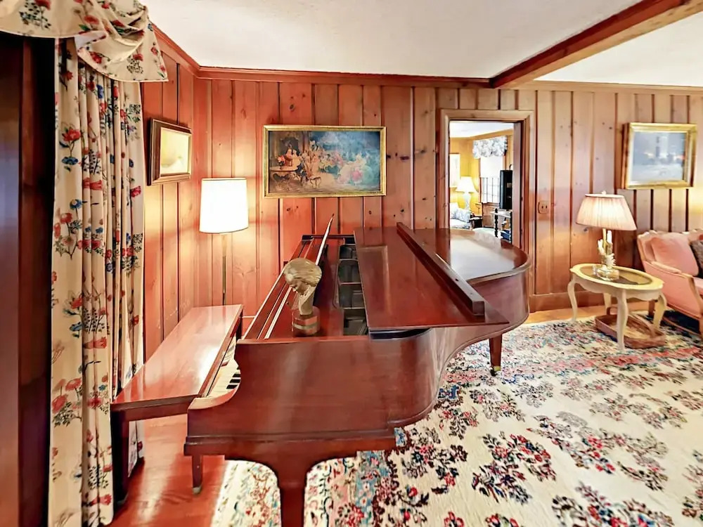 49 Brooks Rd Home