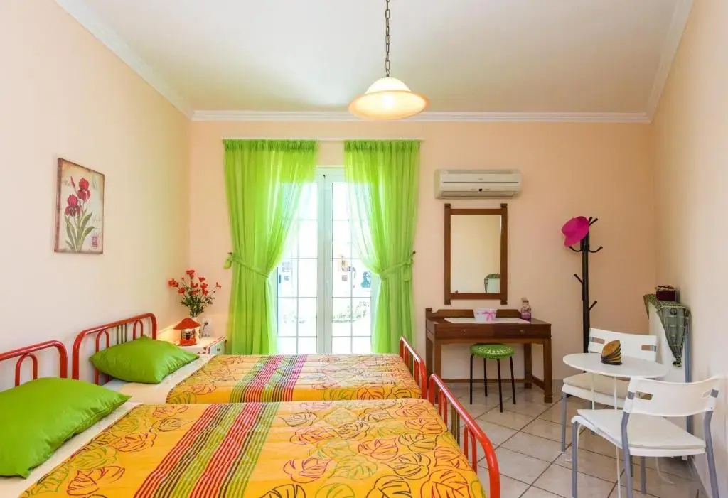 House of Velenia, Family Apt 15' from Corfu center