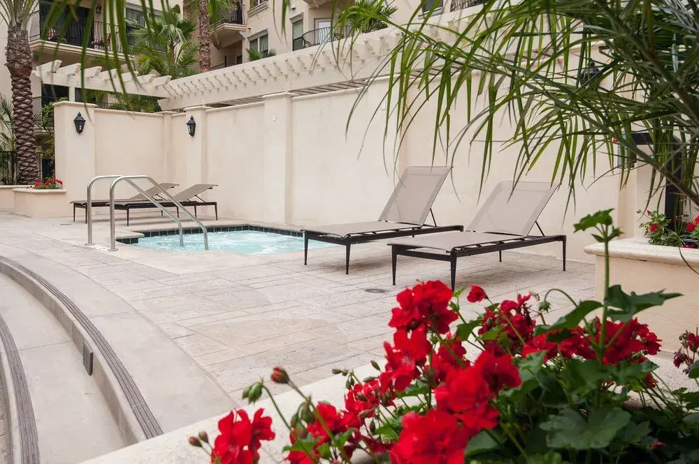 Sunshine Suites at 909 West Temple Street