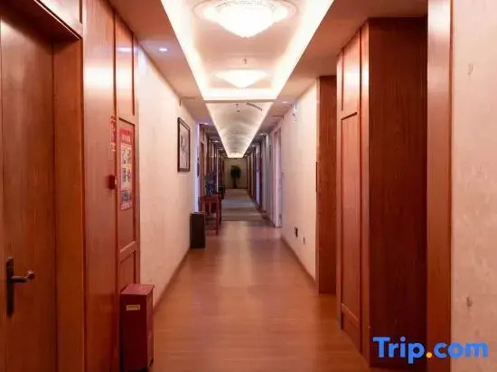 Hotan Zhongzhou Huayu Business Hotel (Railway Station Branch)