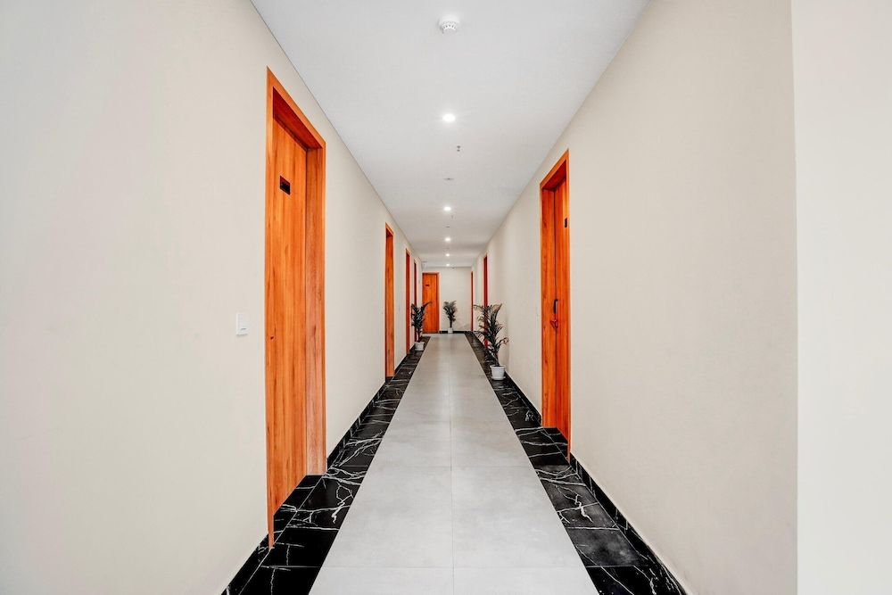 Townhouse Oak Sector 18 Metro Station Formerly Raasha Inn