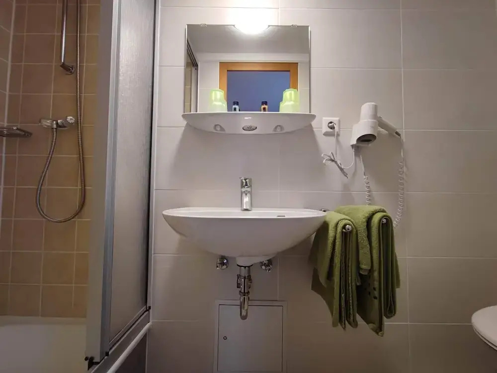 Room in Guest Room - Pension Forelle - Double Room No01